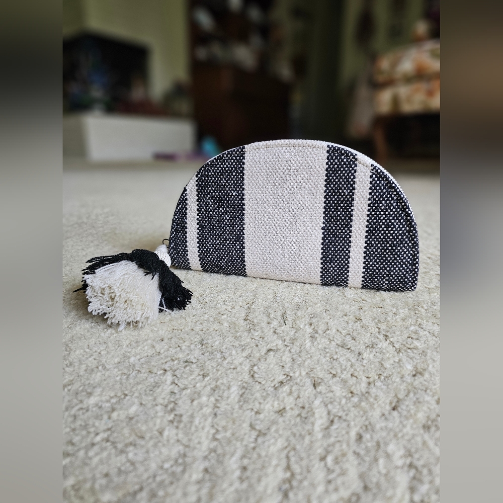 Universal Thread Cream Clutch - image 1